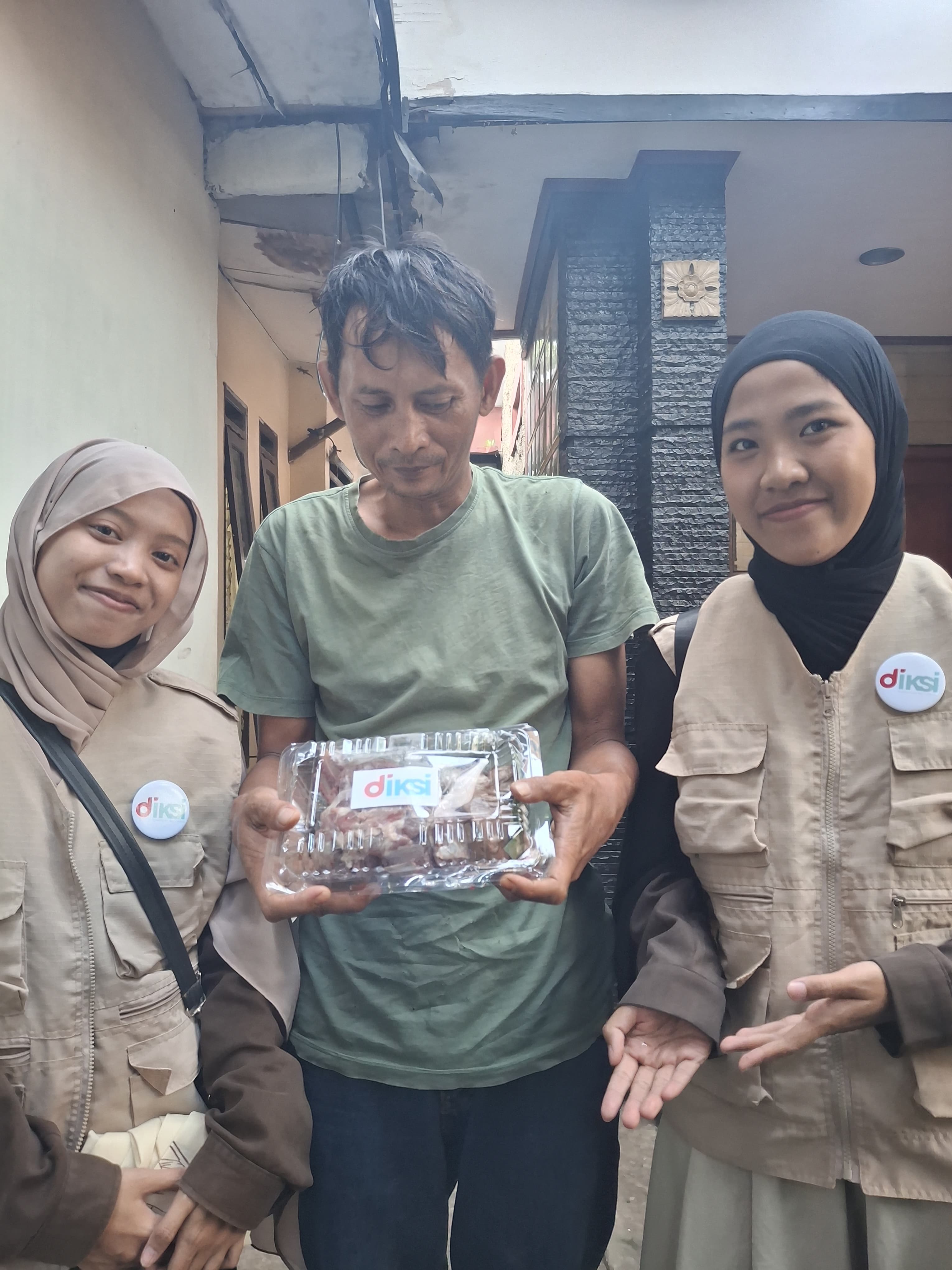 Berbagi Daging Qurban 2026