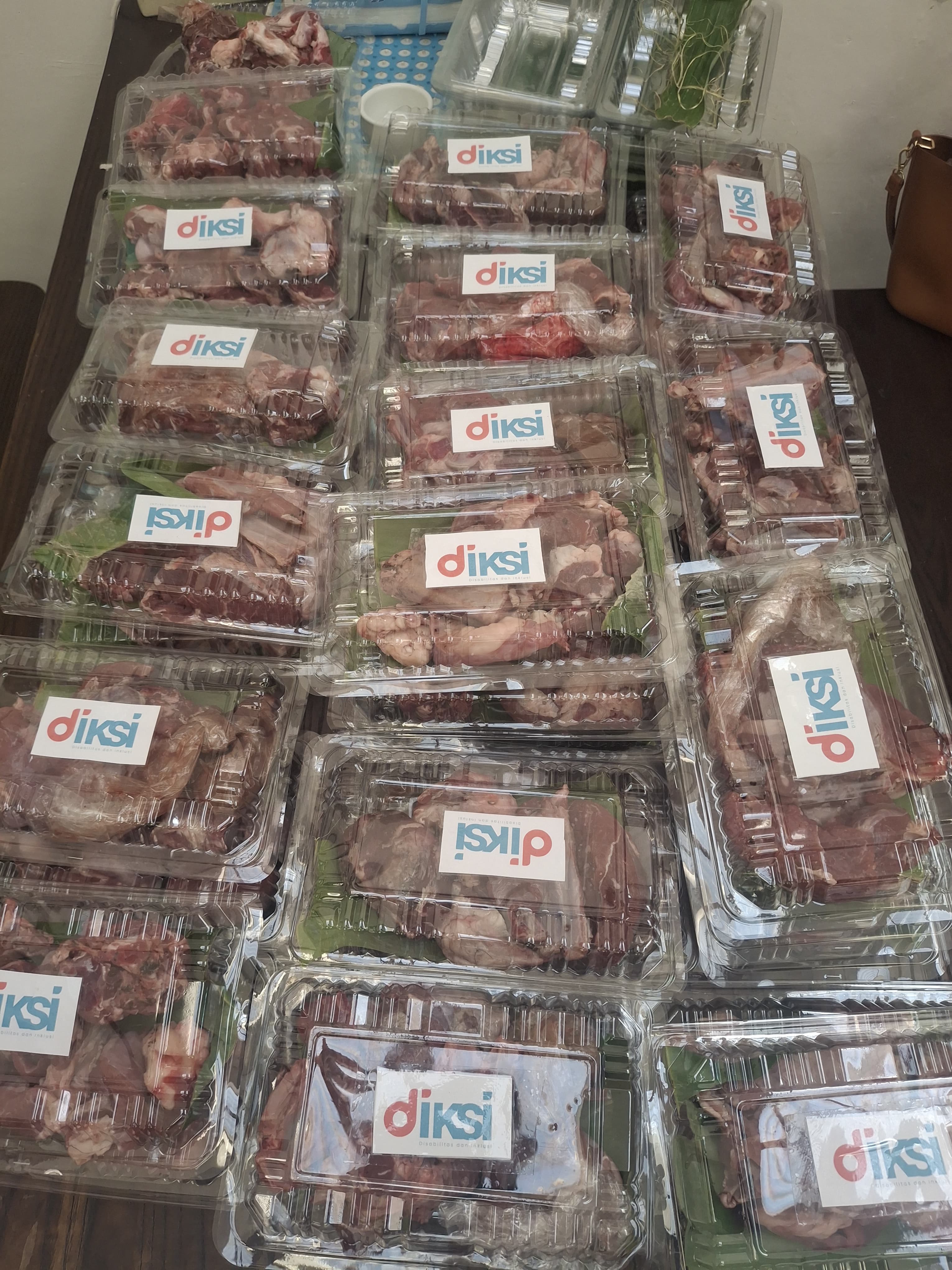 Berbagi Daging Qurban 2026