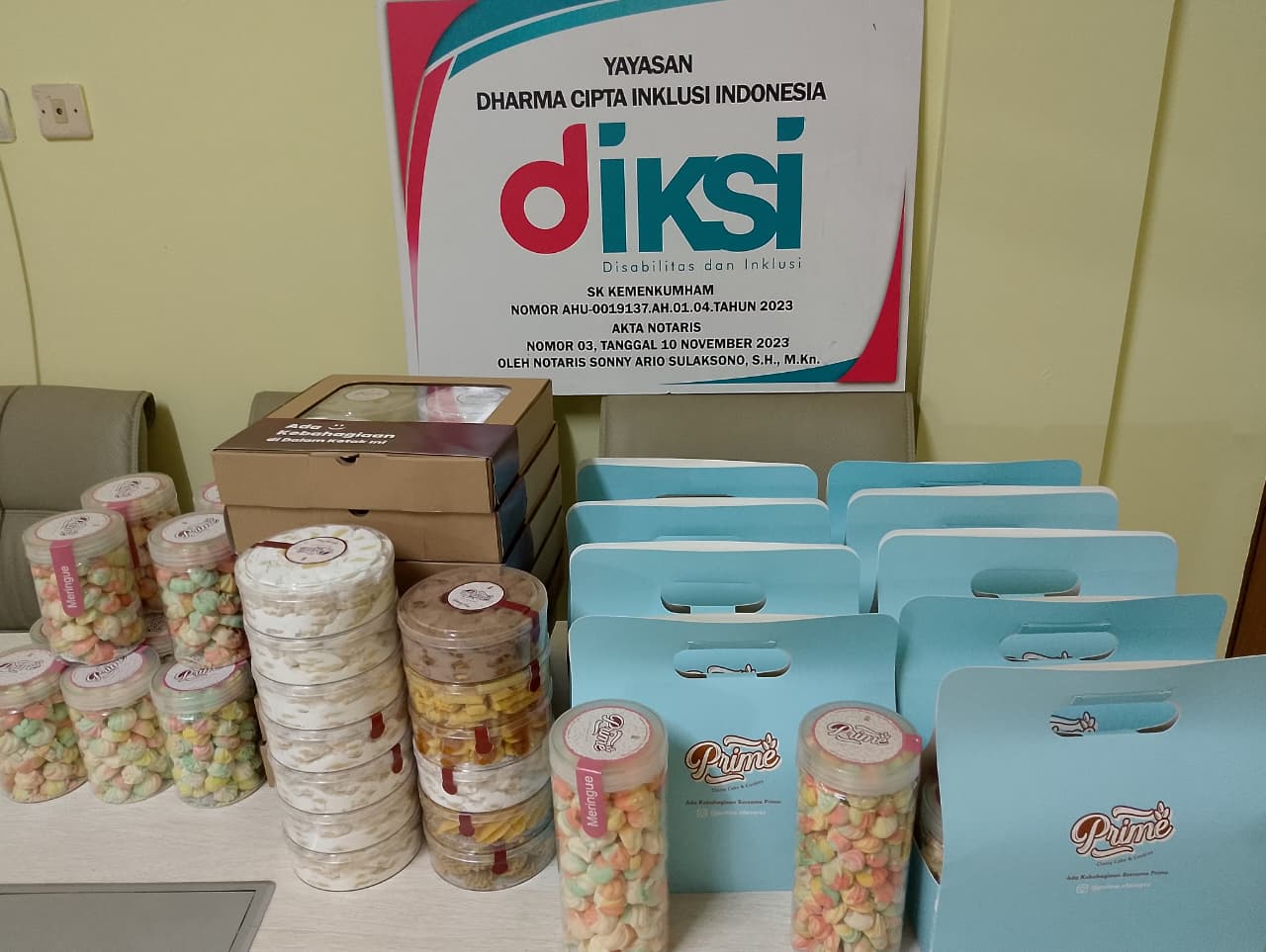 Berbagi Kue Lebaran